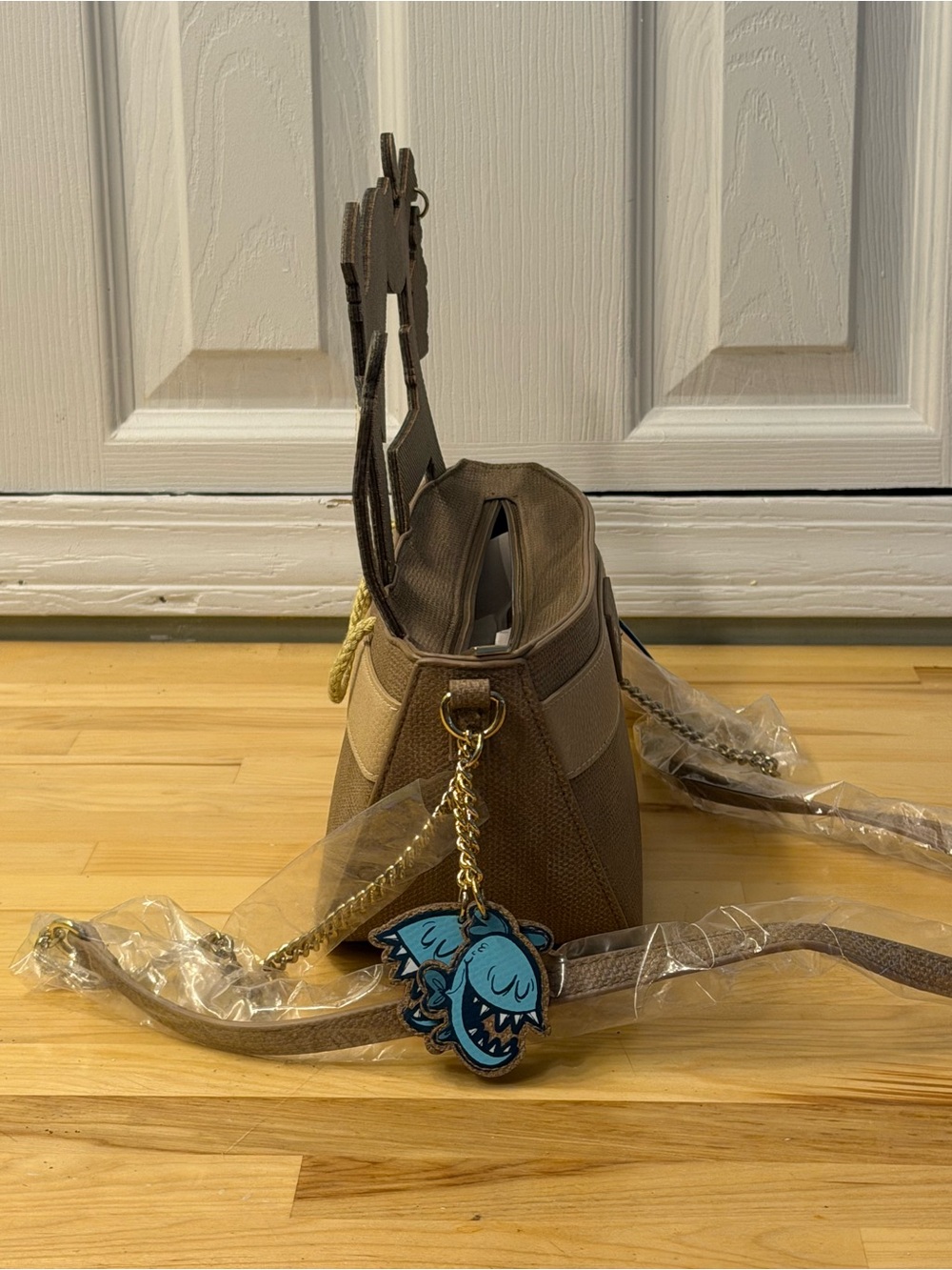 Disney Novelty Jungle Cruise Boat bag in Tan and Brown NWT - Picture 3 of 4